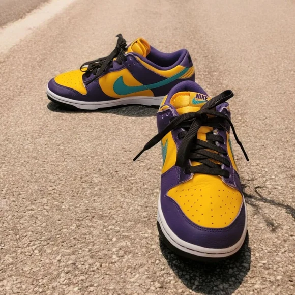 Nike Women's Size 9 Purple Lisa Leslie and Emerald mid top Sneakers. - Picture 8 of 10